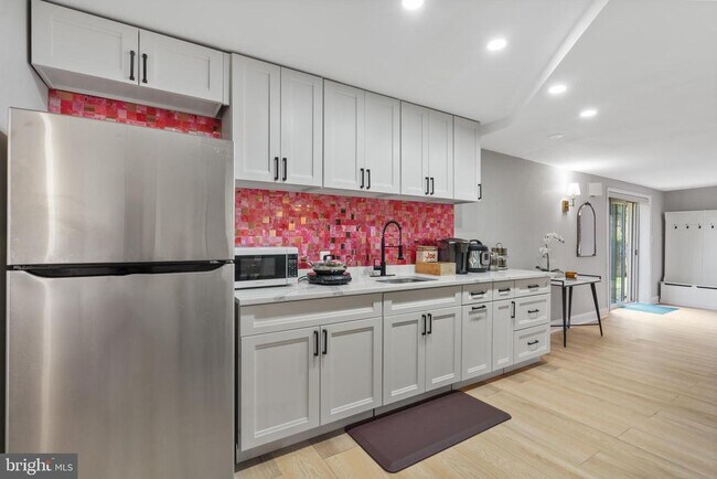 Building Photo - 1329 Colvin Forest Dr