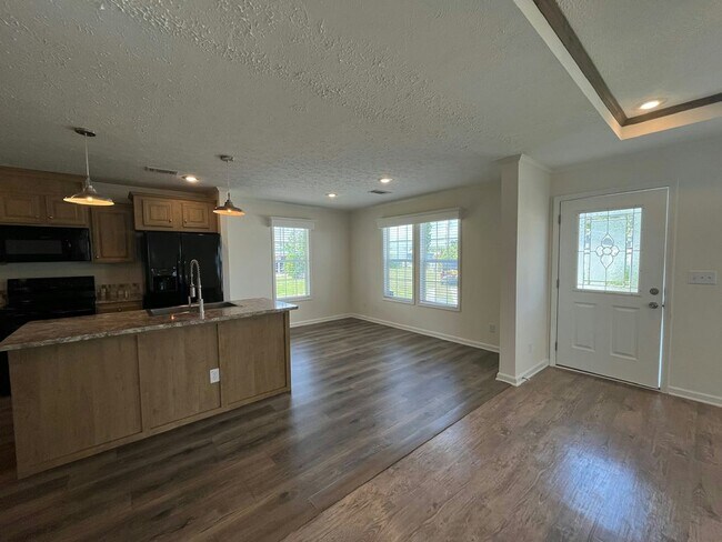 Building Photo - 568 Leopard Ln