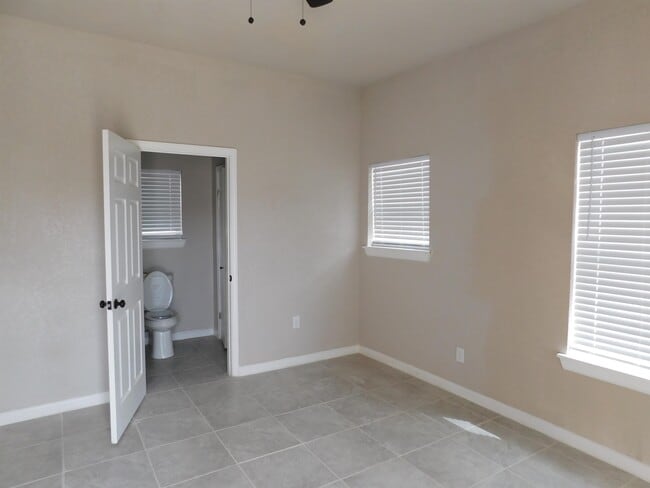 Building Photo - 144 Cerezo Ave