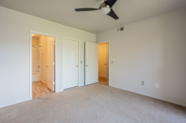 Building Photo - Move In Ready! Two Bedrooms - Tuscany Villas