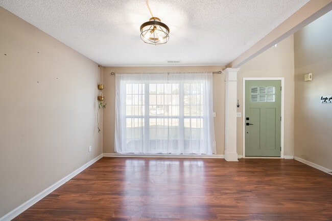 Building Photo - 2924 Tuckland Dr