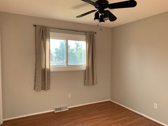 Building Photo - Beautiful 4 Bedroom Quad Level Located in Buffalo Ridge!!!!