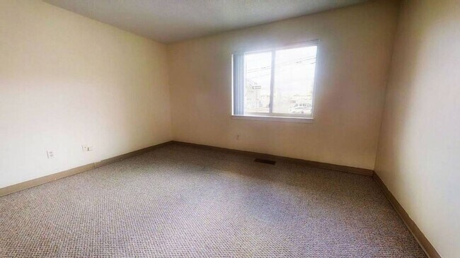 Building Photo - 3-Bed with AC & 1.5 Bath *Boston Landing * Top Floor * SEPT