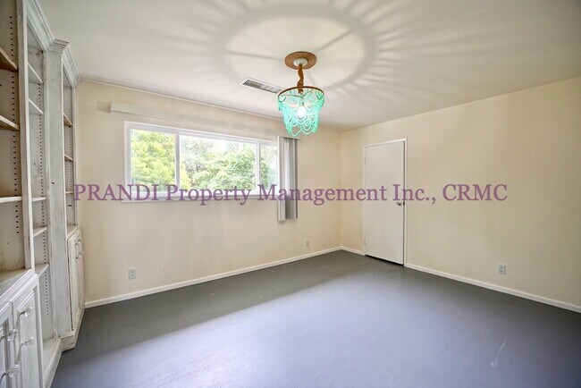 Building Photo - "Charming 4-Bed, 3-Bath Sanctuary in San R...