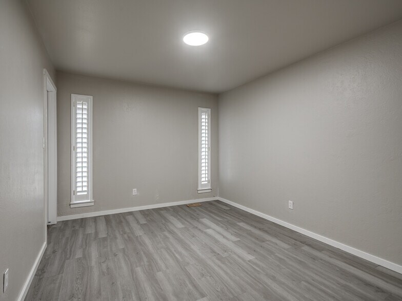 Building Photo - 12136 Thorn Ridge Rd