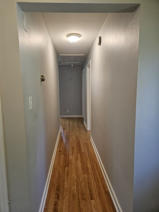 Building Photo - 3 Bedroom  Available June 8th  2026