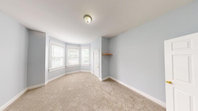 Building Photo - 706 E 43rd St