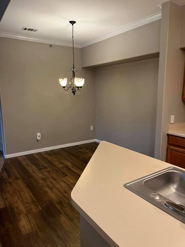 Building Photo - Great 2 bedroom/2bath condo- 3rd floor with loft! 1 car garage! Flexible Move in Date!