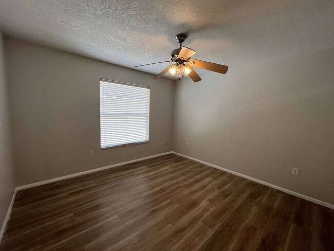 Building Photo - 820 Stone Chapel Ct