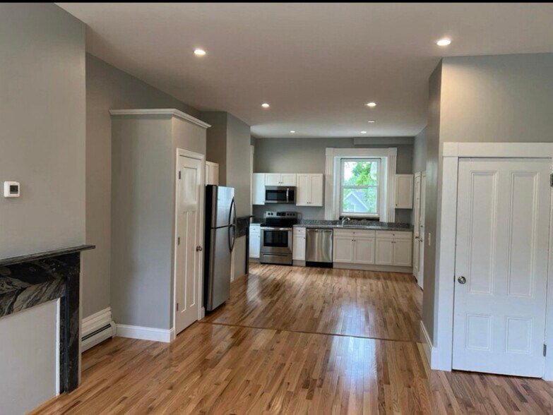 Building Photo - 72 3rd St