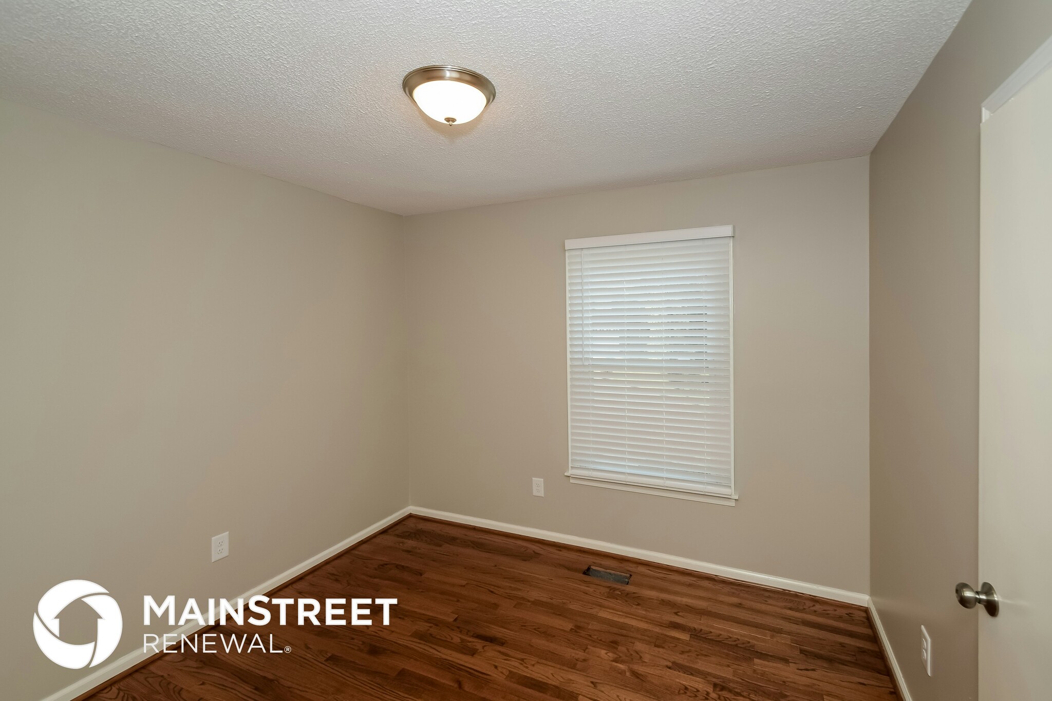 Building Photo - 920 19th Ave NW