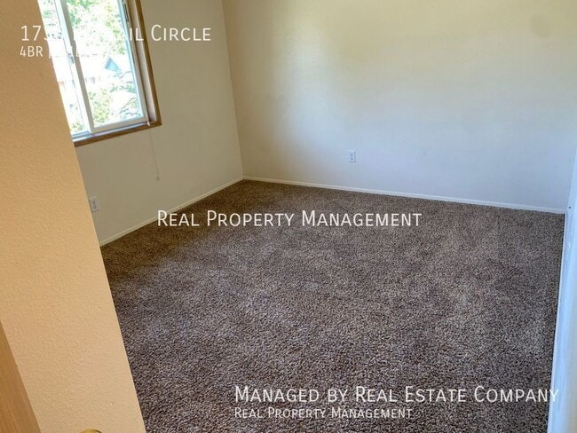Building Photo - Woodland 4 Bed 2.5 Bath Home with Two Car ...