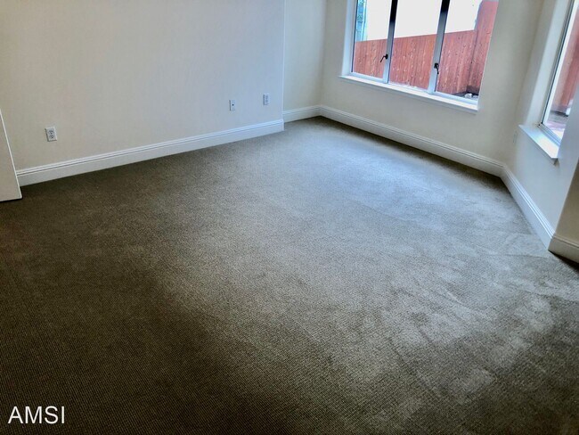 Building Photo - 3 br, 2.5 bath House - 316 Bartlett Street #1