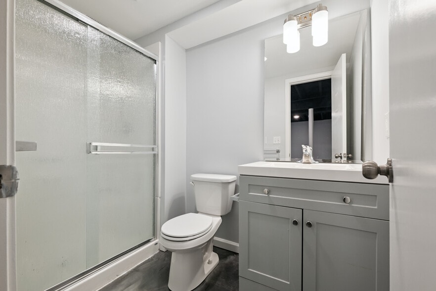 Building Photo - 2301 W 73rd St