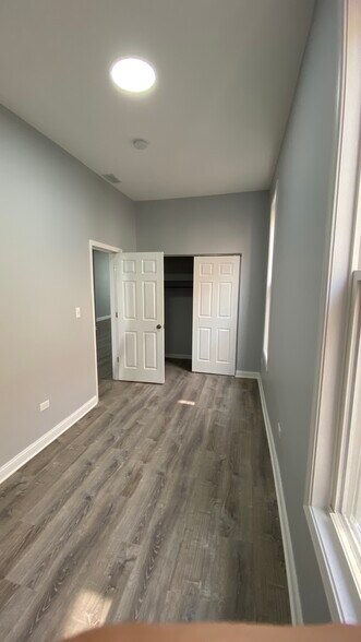 Big Bed Room - 1621 W Cullerton St