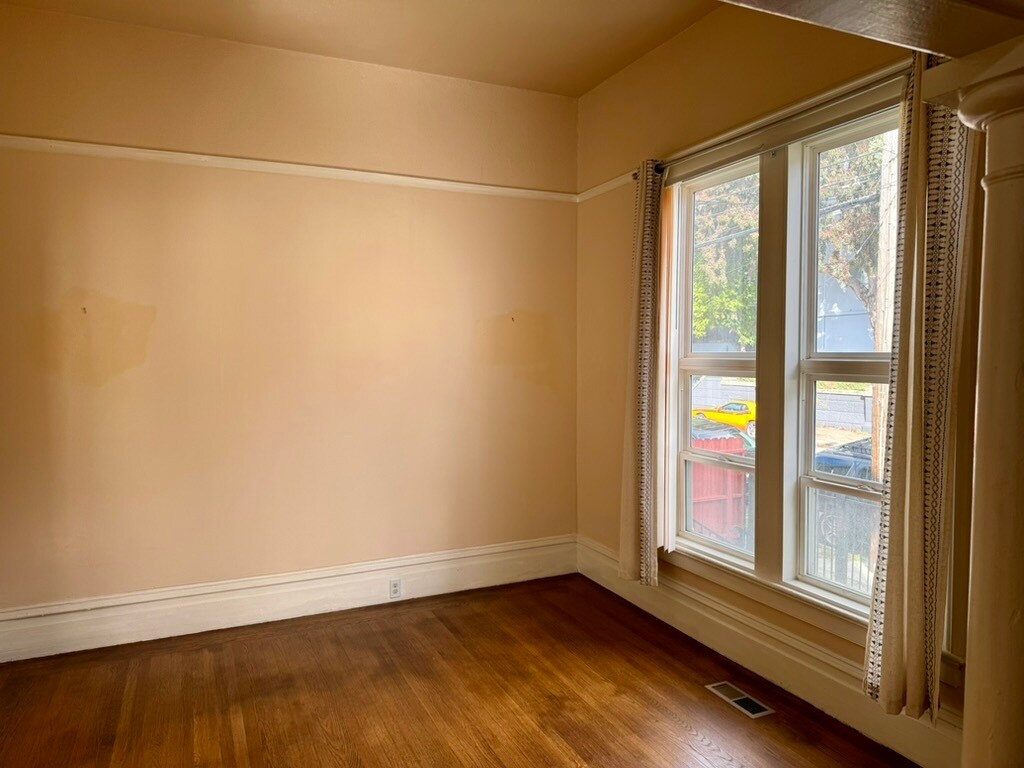 Living Room - 1231 E 19th St