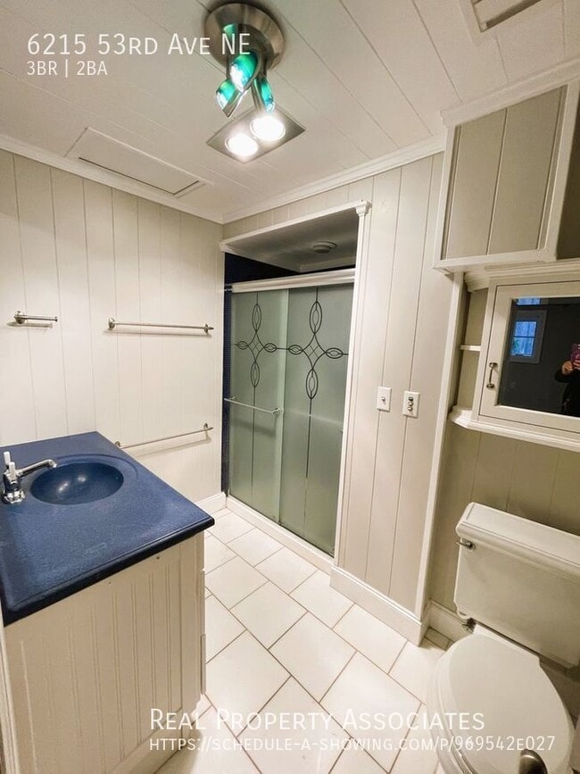 Building Photo - 6215 53rd Ave NE