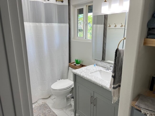 Building Photo - 73 Honuea Pl