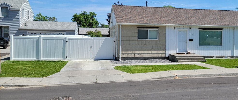 Front Yard - 1414 Keller Ave