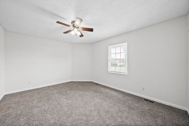 Building Photo - 105 Greenland Ct