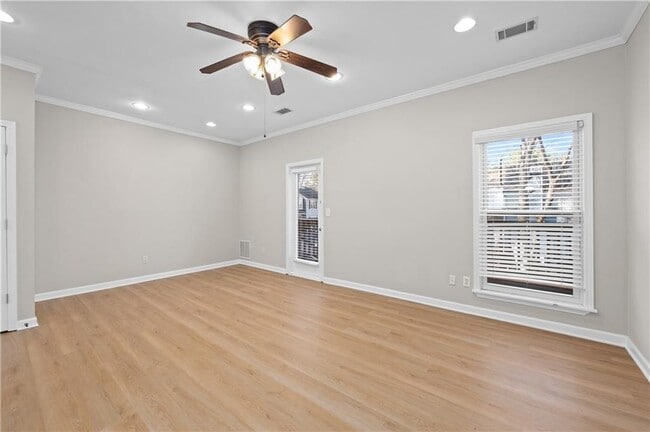 Building Photo - 410 Wedgewood Way