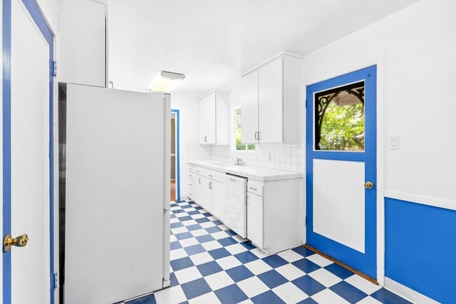 Building Photo - Charming Single-Level 3 Bedroom, 2 Bath Home