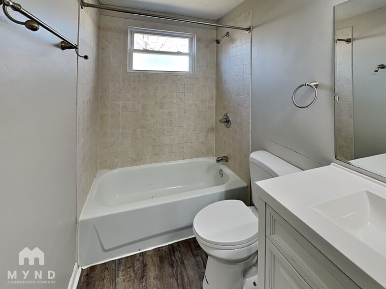 Building Photo - 545 Pickerington Hills Dr