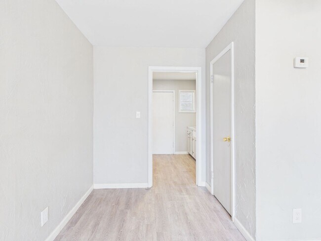 Building Photo - ~ALL BILLS PAID! 2 bedroom Duplex for rent! ~
