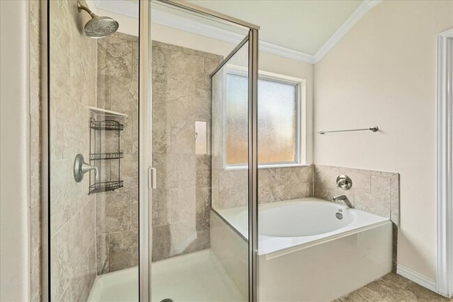Building Photo - 300 Briar Park Dr