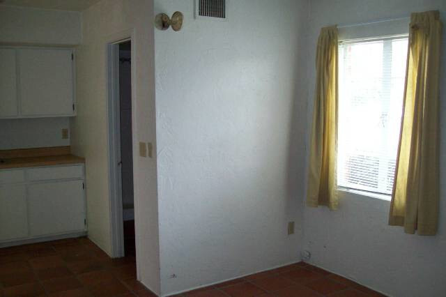 Building Photo - 1320 S Ash