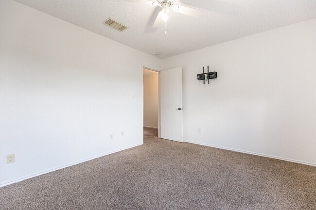 Building Photo - 491 Emerald Fields Ln
