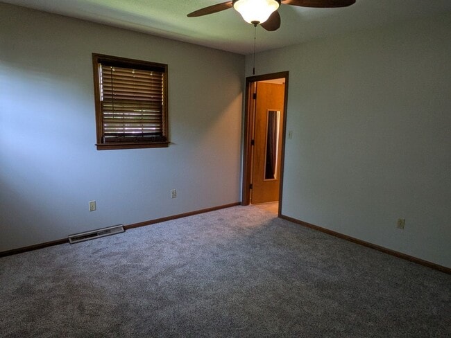 Building Photo - 2513 Lilac Dr