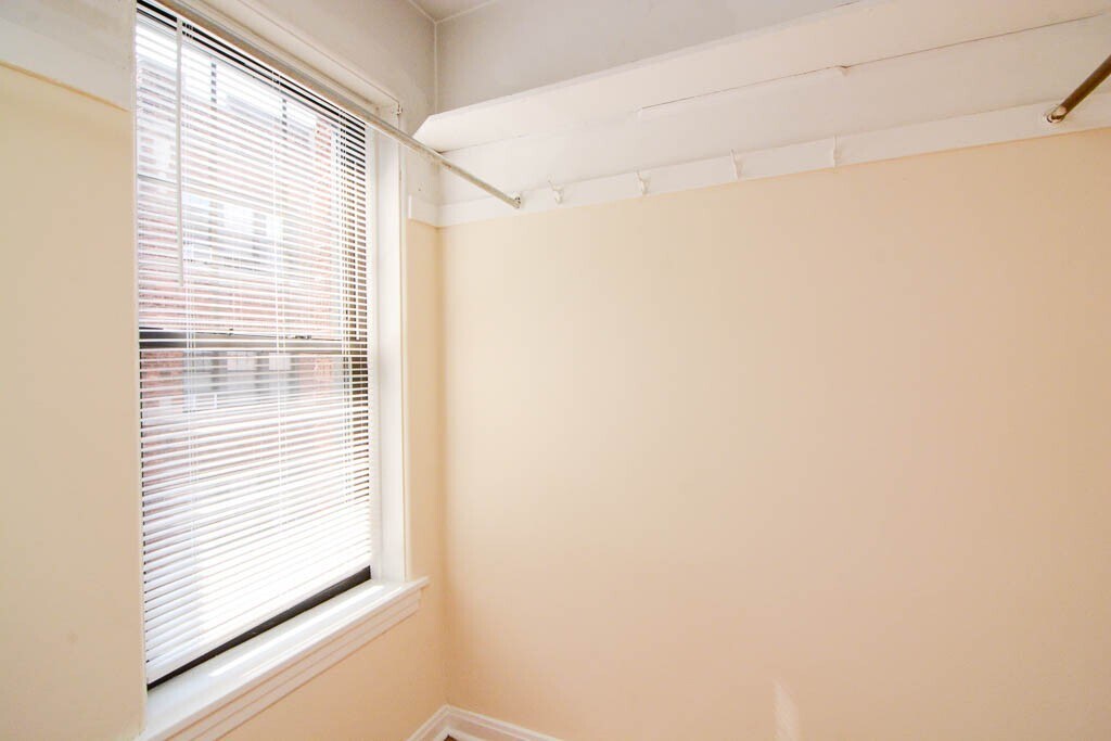 Building Photo - 4211 N Wolcott Ave