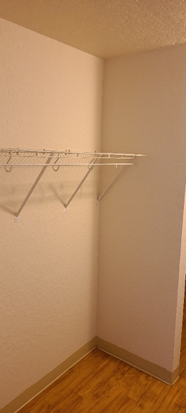 Building Photo - 1625 Kent Des Moines Rd