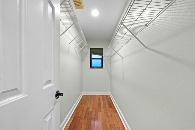 Building Photo - 5102 E Pagewick Dr