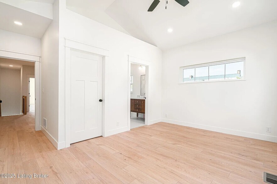 Building Photo - 935 E Madison St