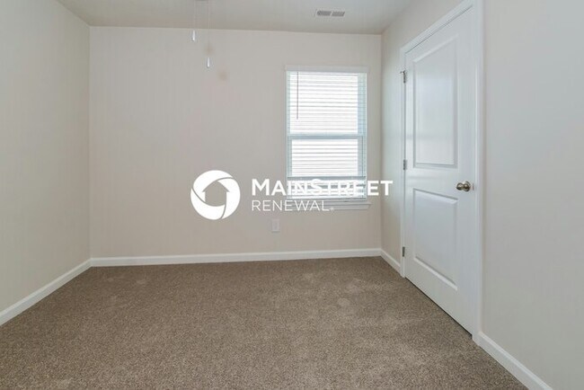 Building Photo - 4 Bedroom Pet-Friendly Home in KNOXVILLE, ...