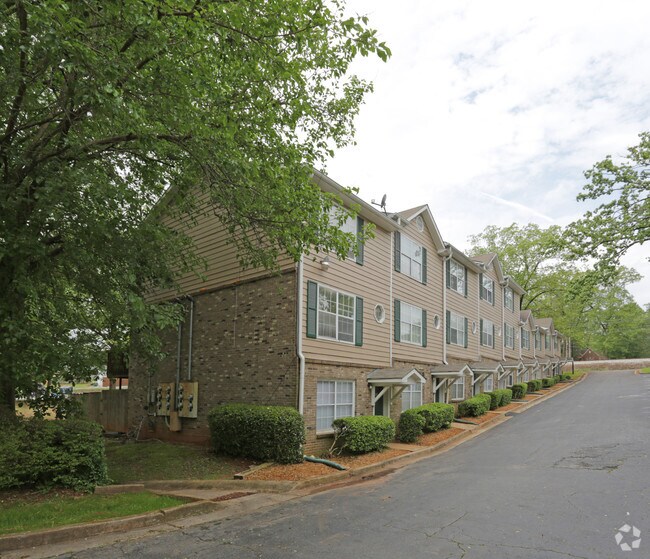 Building Photo - Carraige Oaks IV