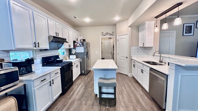 Building Photo - 4209 Longfellow Dr