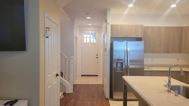 Building Photo - 1175-D