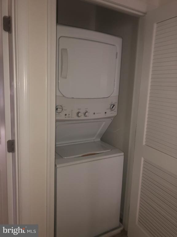 Building Photo - 1728 Lantern Mews