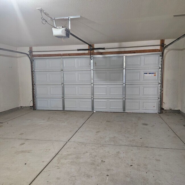 Building Photo - Remodeled 4 bedroom for Rent