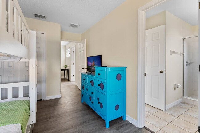 Building Photo - 220 Las Fuentes Dr