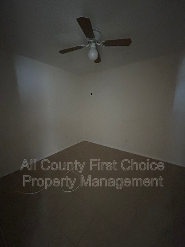 Building Photo - 928 Lake Palms Dr