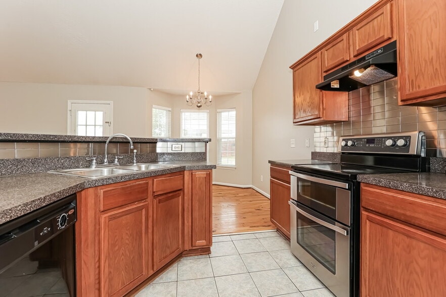 Building Photo - 128 Mary Joe Martin Dr