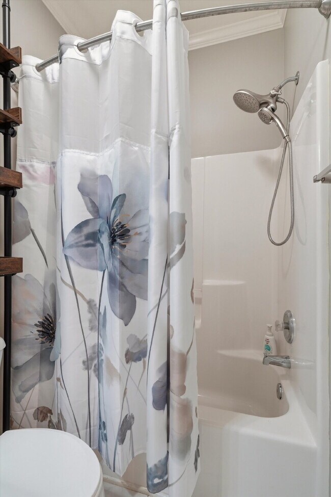 Building Photo - "Charming Fully Furnished 2-Bed Condo with & Granite Countertops in Charleston – 1320 Sq Ft of Co...