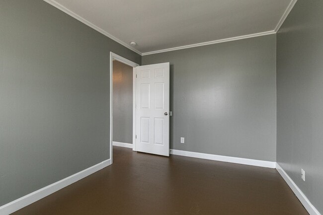 Building Photo - REMODELED 3 bedroom | 1 bathroom | Fenced Backyard Home in a Quiet Neighborhood! We Welcome Pets!