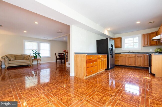 Building Photo - 303 Lincoln Ave