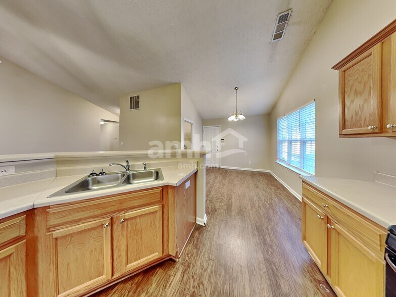 Building Photo - 5455 Yellow Pine Dr