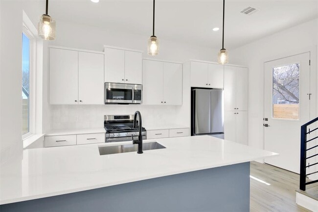 Building Photo - 6119 Atwood St